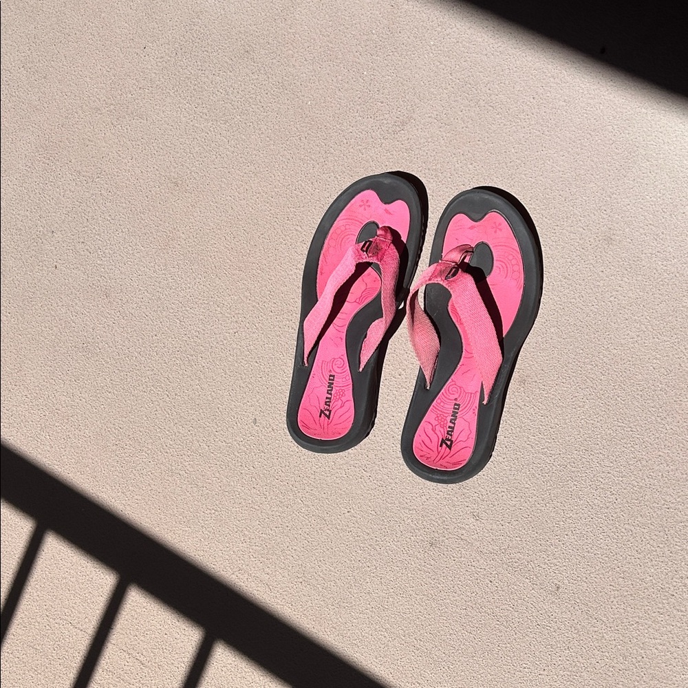 Zealand Pink and Black Women's Sandals